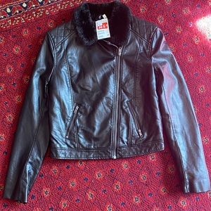 Brand new faux leather jacket with faux fur collar, size 6 woman